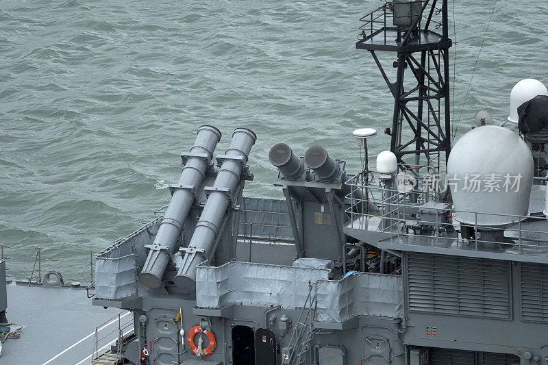 日本海上自卫队RGM-84“鱼叉”反舰导弹发射器安装在JS Oyodo (DE-231)上。